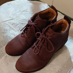 Clarks Women's Burgundy Lace-Up Boots